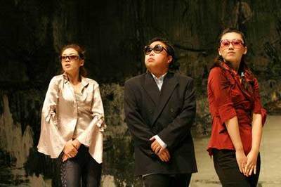 舞臺幕后的權力游戲 紅紅、莉莉與經紀人的演出經紀